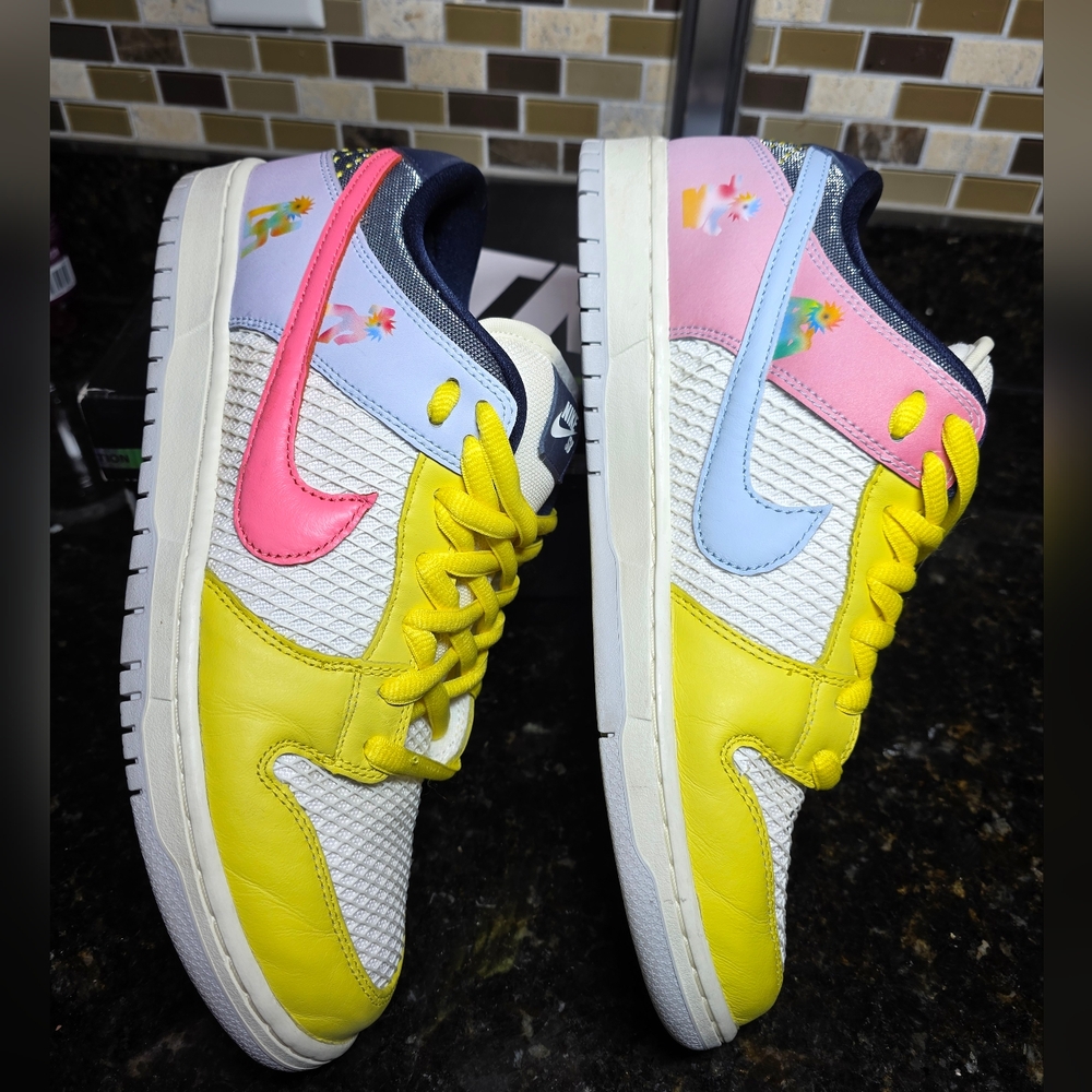 Nike SB Dunk Low x 'Be True' EUC RARE Size 11.5 W/ Original Box - Picture 5 of 7